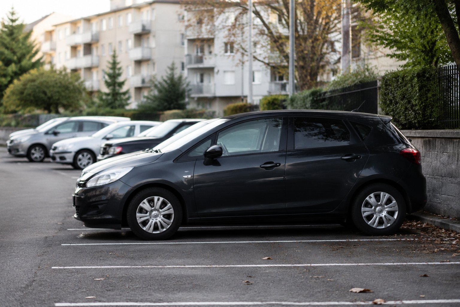 Voiture sans assurance sur un parking : est-ce légal ?
