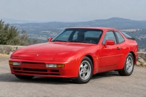 Porsche 944